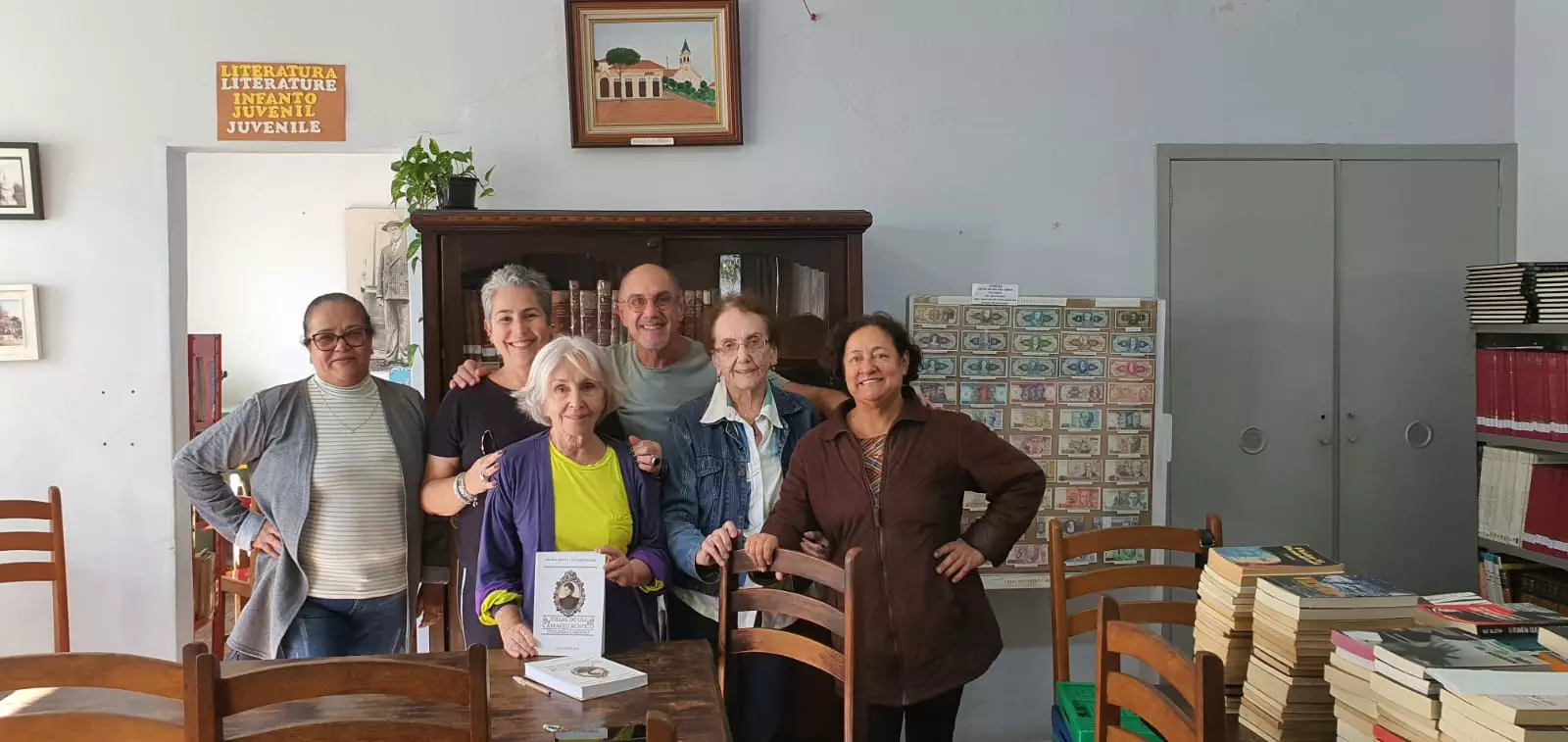 Biblioteca Municipal Antenor Ayres Vianna recebe doação de mais de 200 livros